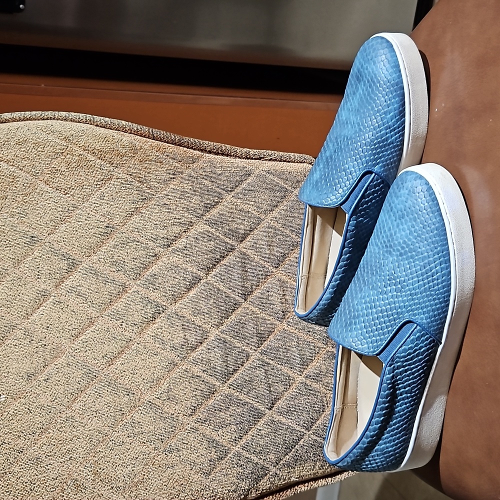 Vionic Splendid Midi Snake Blue Snakeskin Print Slip On Sneakers Flats Shoes